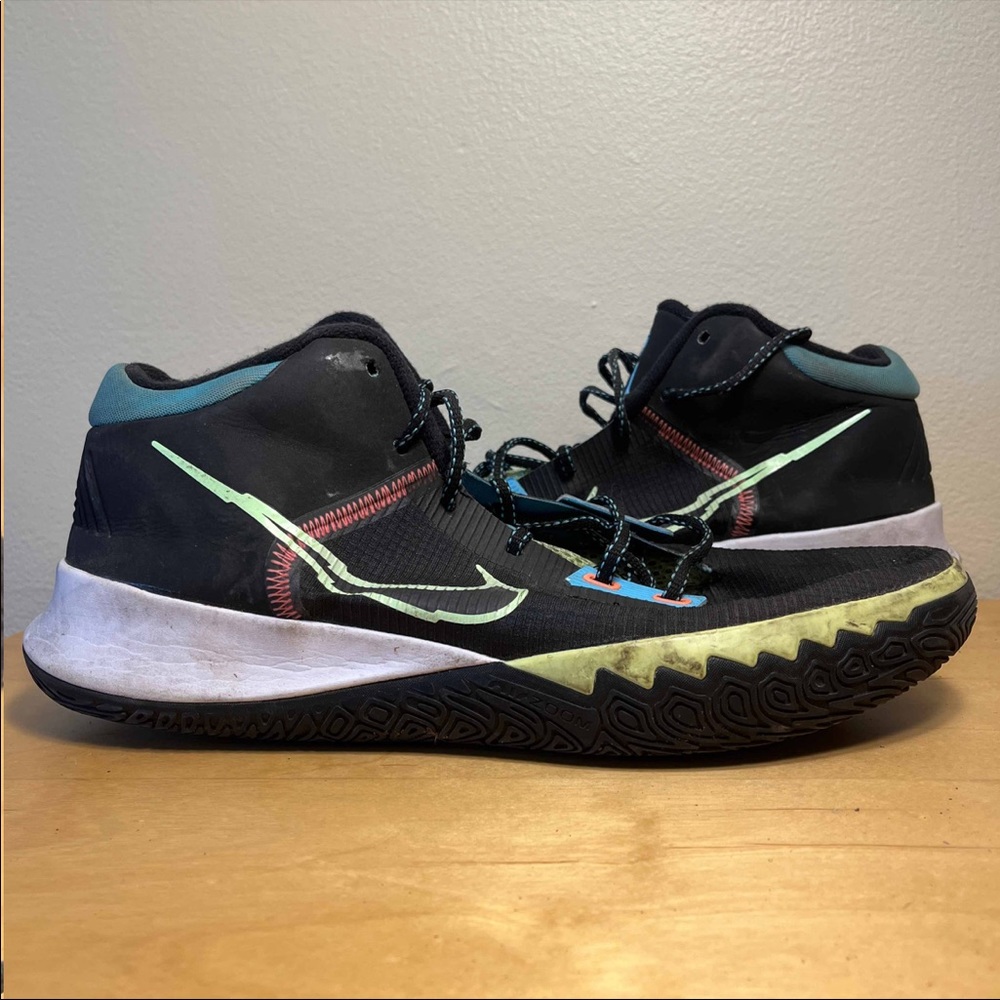 Nike Kyrie Flytrap
